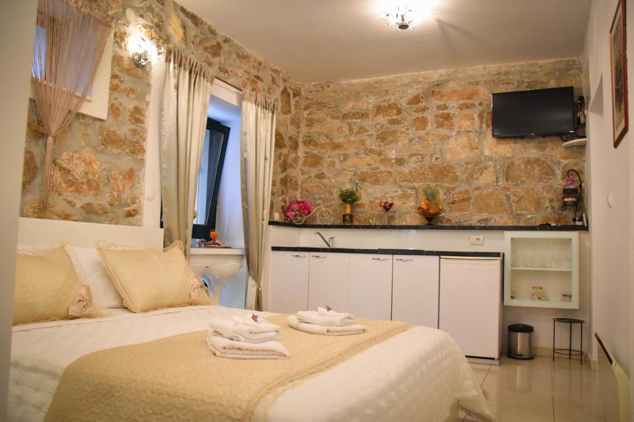 Apartments Bepina- 5 Mins From The Center Split Extérieur photo