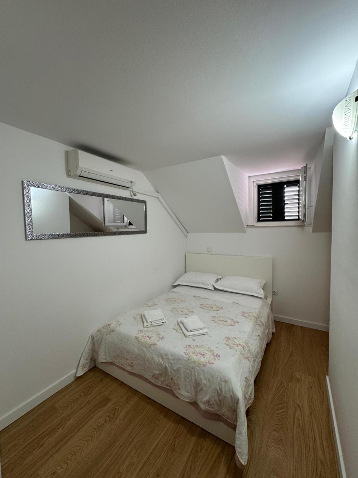 Apartments Bepina- 5 Mins From The Center Split Extérieur photo