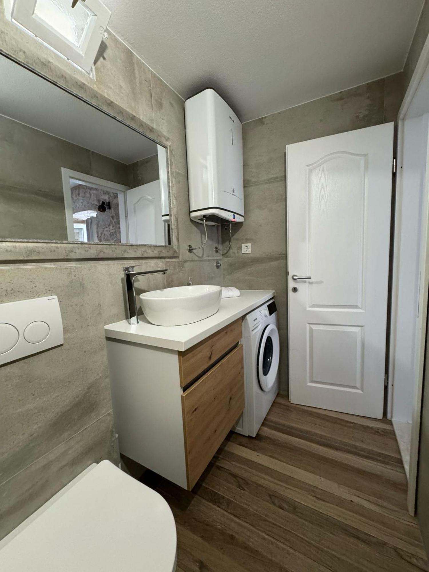 Apartments Bepina- 5 Mins From The Center Split Extérieur photo
