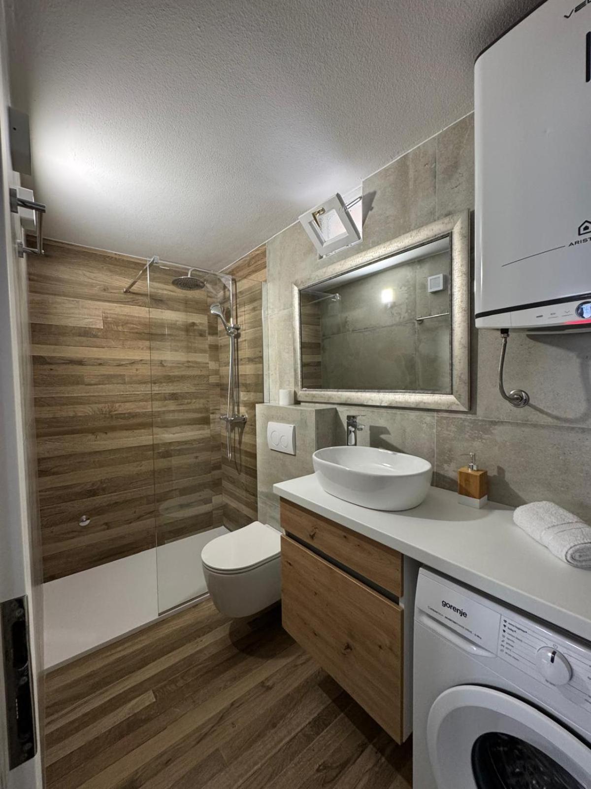 Apartments Bepina- 5 Mins From The Center Split Extérieur photo