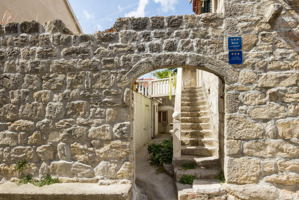 Apartments Bepina- 5 Mins From The Center Split Chambre photo